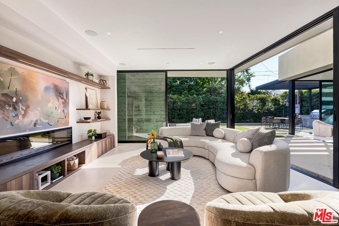 2831 Malcolm Avenue Los Angeles, CA 90064 - Photo 7 of 57