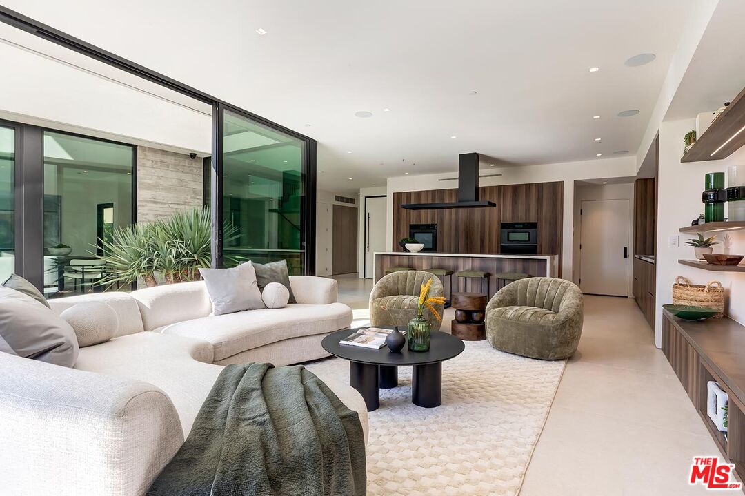 2831 Malcolm Avenue Los Angeles, CA 90064 - Photo 10 of 57