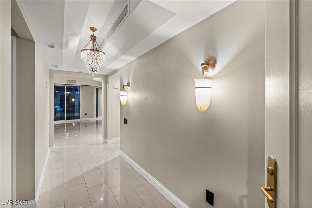 BEAUTIFUL ENTRY/FOYER AREA WITH AMAZING WALL SPACE FOR ART