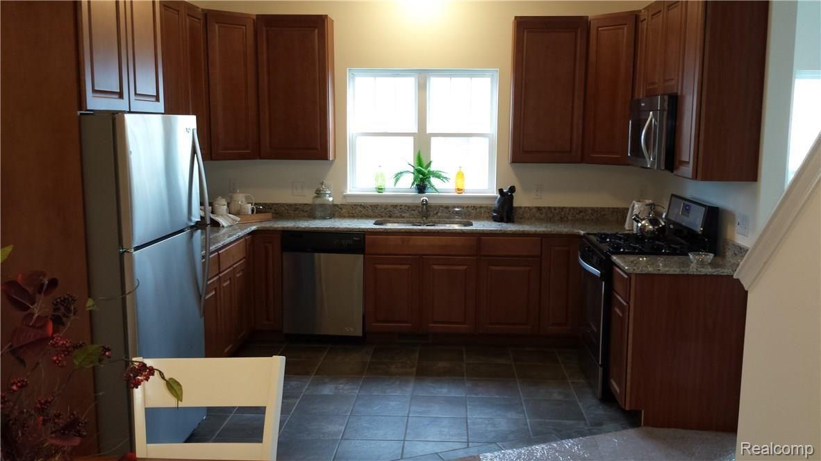 340 Brigg Street, Unit 77 Howell, MI 48855 - Photo 8 of 9 340 Brigg Street #77 Kitchen II October 2015.jpg