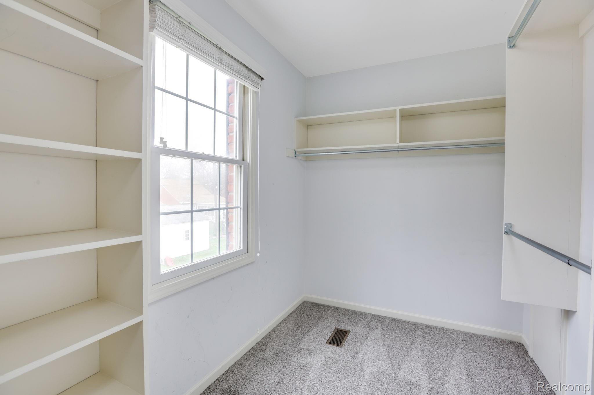 1110 Vernier Road Grosse Pointe, MI 48236 - Photo 19 of 33 1110+Vernier+Rd+Grosse+Pointe+Woods-25-mls.jpg