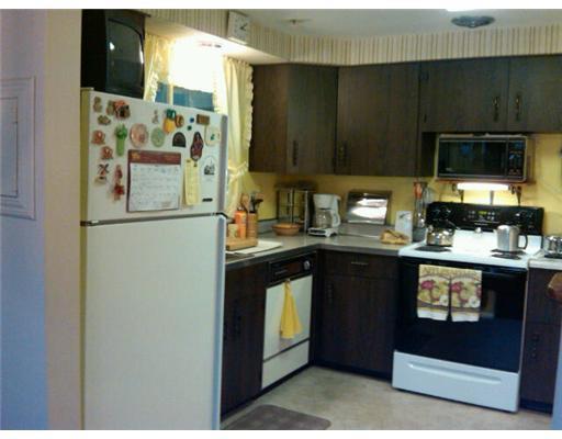 1210 Akehurst Road Green Tree, PA 15220 - Photo 7 of 17 Kitchen.