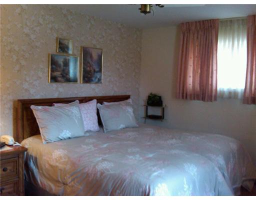 1210 Akehurst Road Green Tree, PA 15220 - Photo 9 of 17 Master Bedroom.