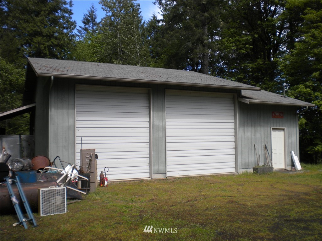 951 East North Bay Road Allyn, WA 98524 - Photo 2 of 19 Gallery Image 2