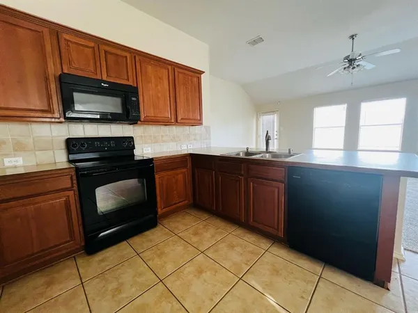 $2,250 | 512 Mustang Trail, Celina, TX 75009