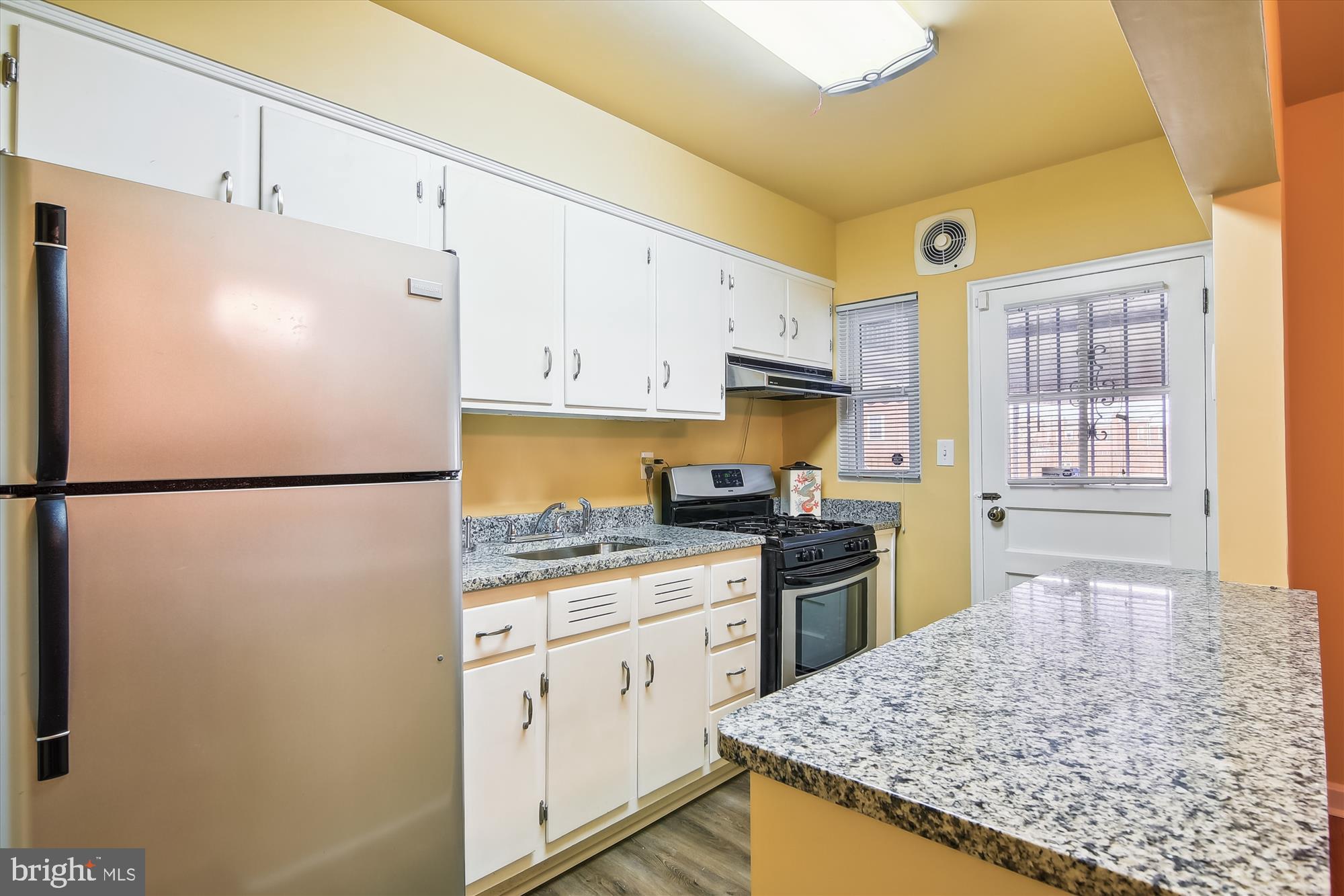 7474 Rabon Avenue Dundalk, MD 21222 - Photo 8 of 20 Stainless appliances!