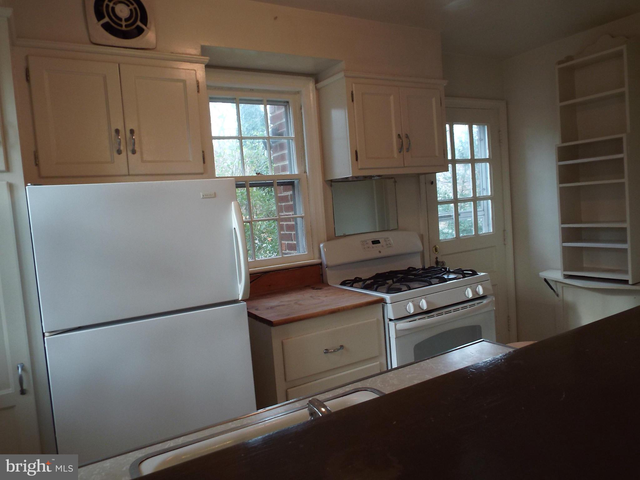 300 Lexington Drive Silver Spring, MD 20901 - Photo 11 of 29 Kitchen