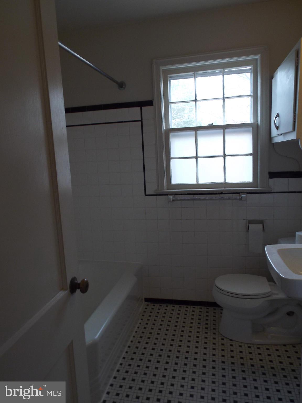 300 Lexington Drive Silver Spring, MD 20901 - Photo 13 of 29 Bath