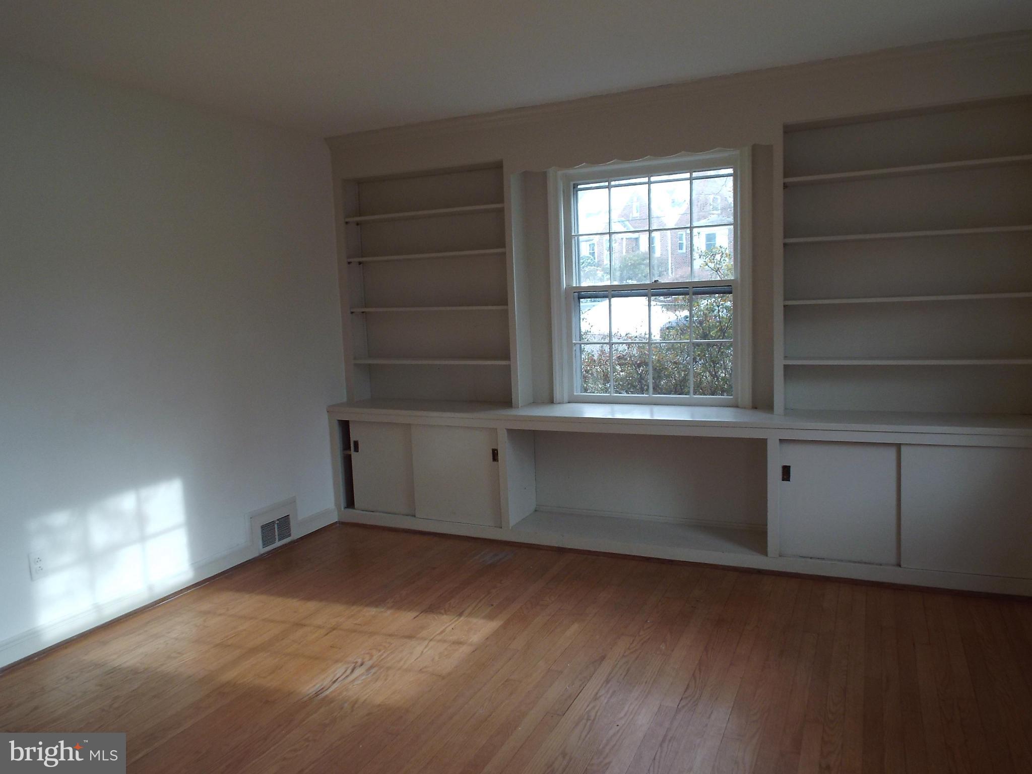 300 Lexington Drive Silver Spring, MD 20901 - Photo 4 of 29 Living Room