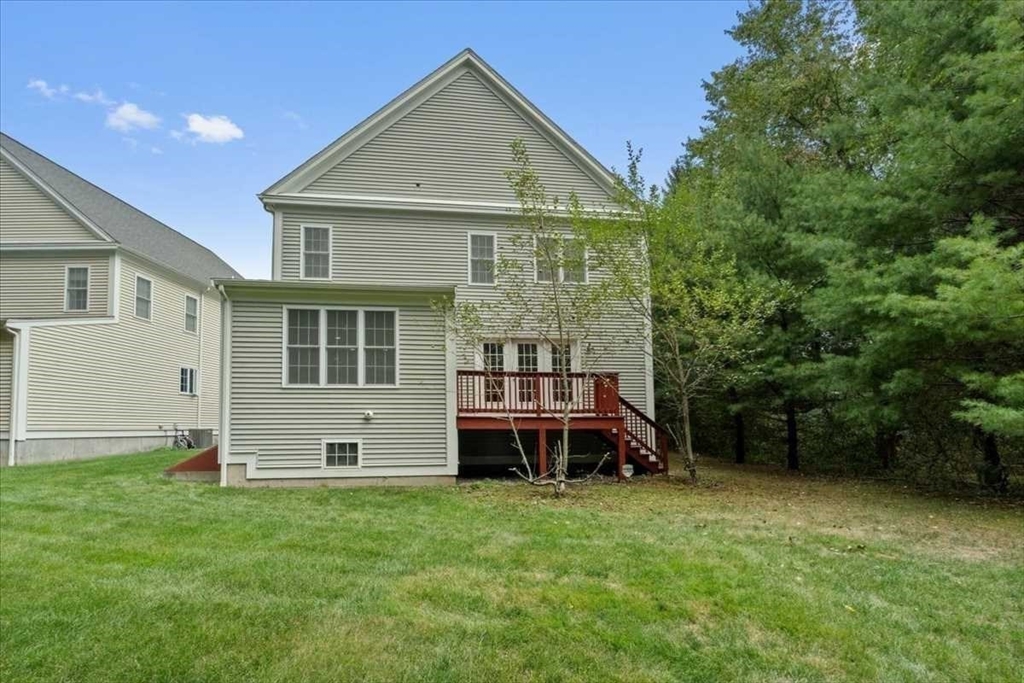 28 McIntosh Drive, Unit 22 Stow, MA 01775 - Photo 4 of 38 a front view of a house with a yard
