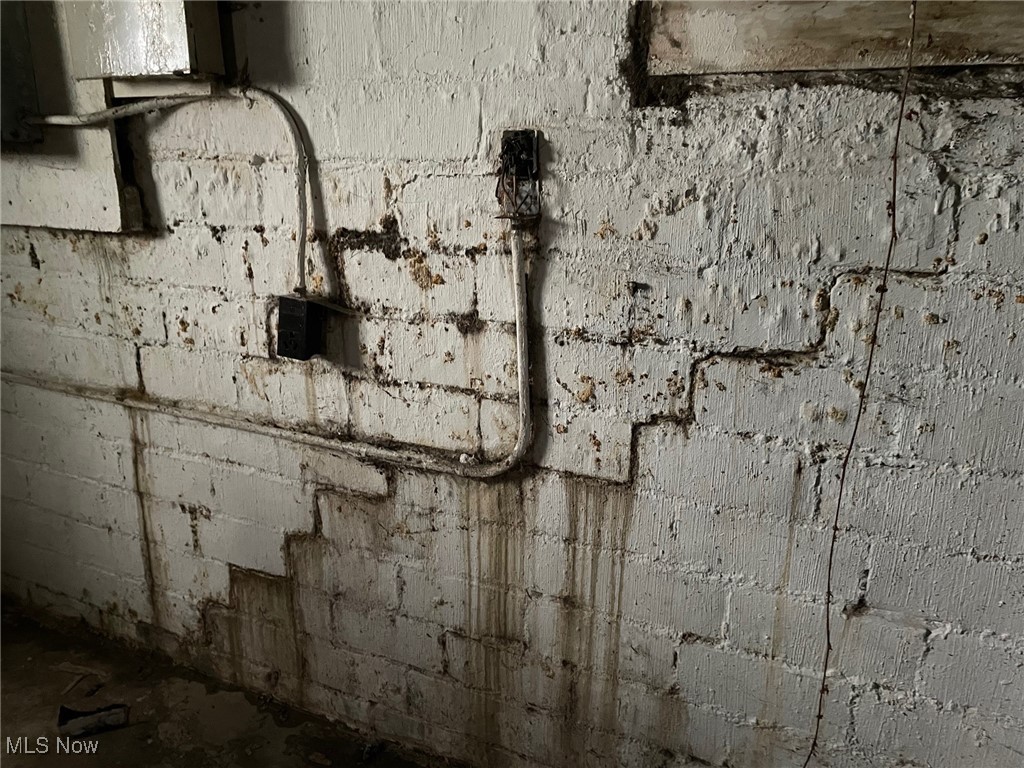 13428 Hartford Road Cleveland, OH 44112 - Photo 25 of 33 Basement wall view