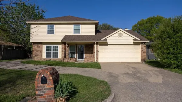 $2,200 | 6925 Red Fox Trail, Fort Worth, TX 76137