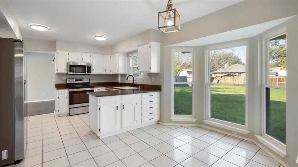 6925 Red Fox Trail Fort Worth, TX 76137 - Photo 8 of 23 Kitchen and breakfast room.