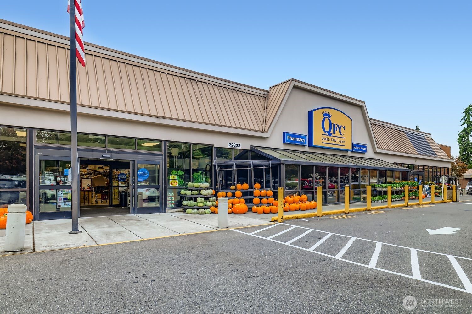 8912 229th Place Southwest, Unit B Edmonds, WA 98026 - Photo 24 of 25 a view of a building with street