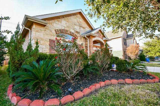 a view of a house with a backyard