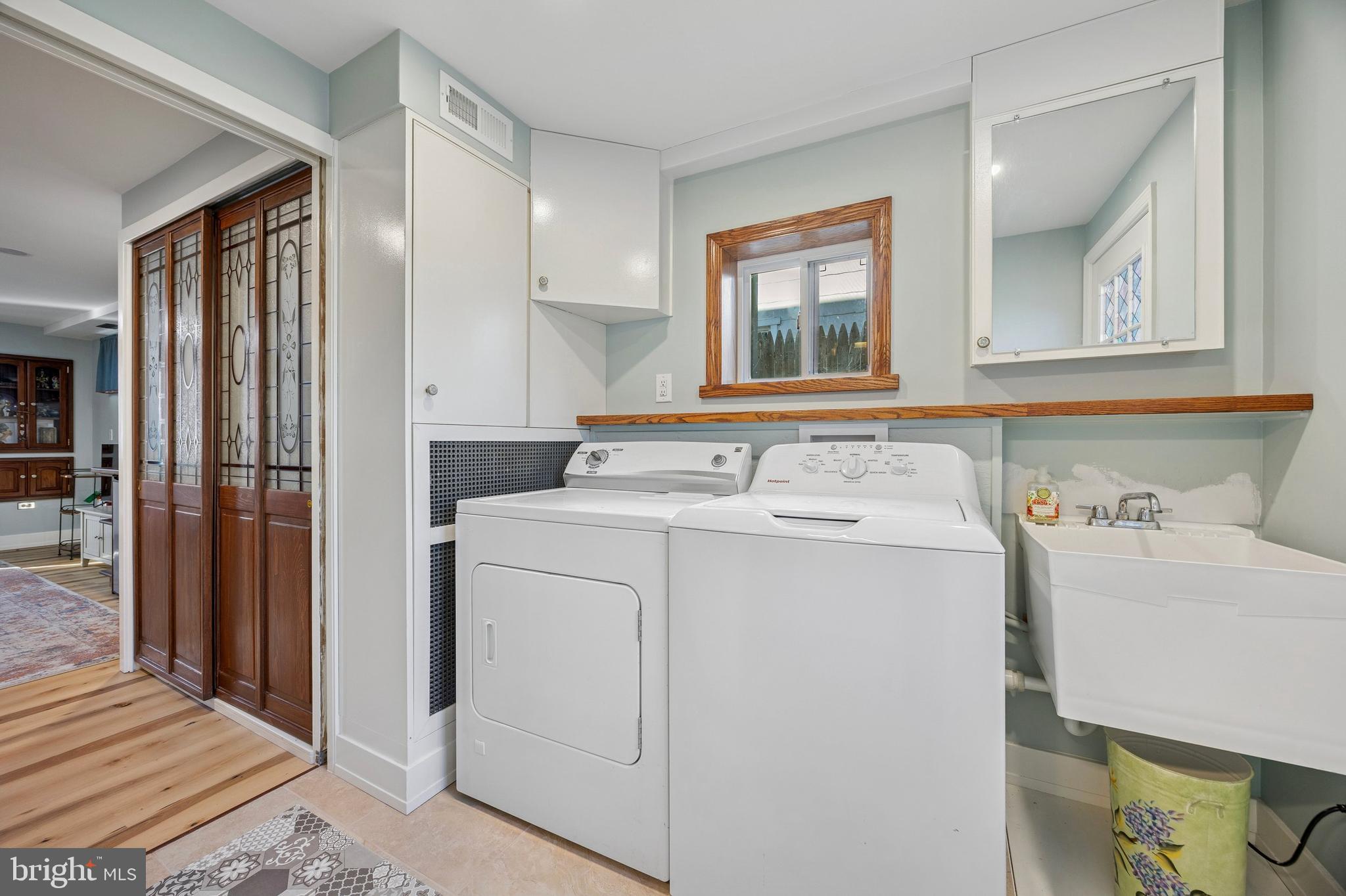 1155 Easton Road Abington, PA 19001 - Photo 18 of 35 a utility room with dryer and washer