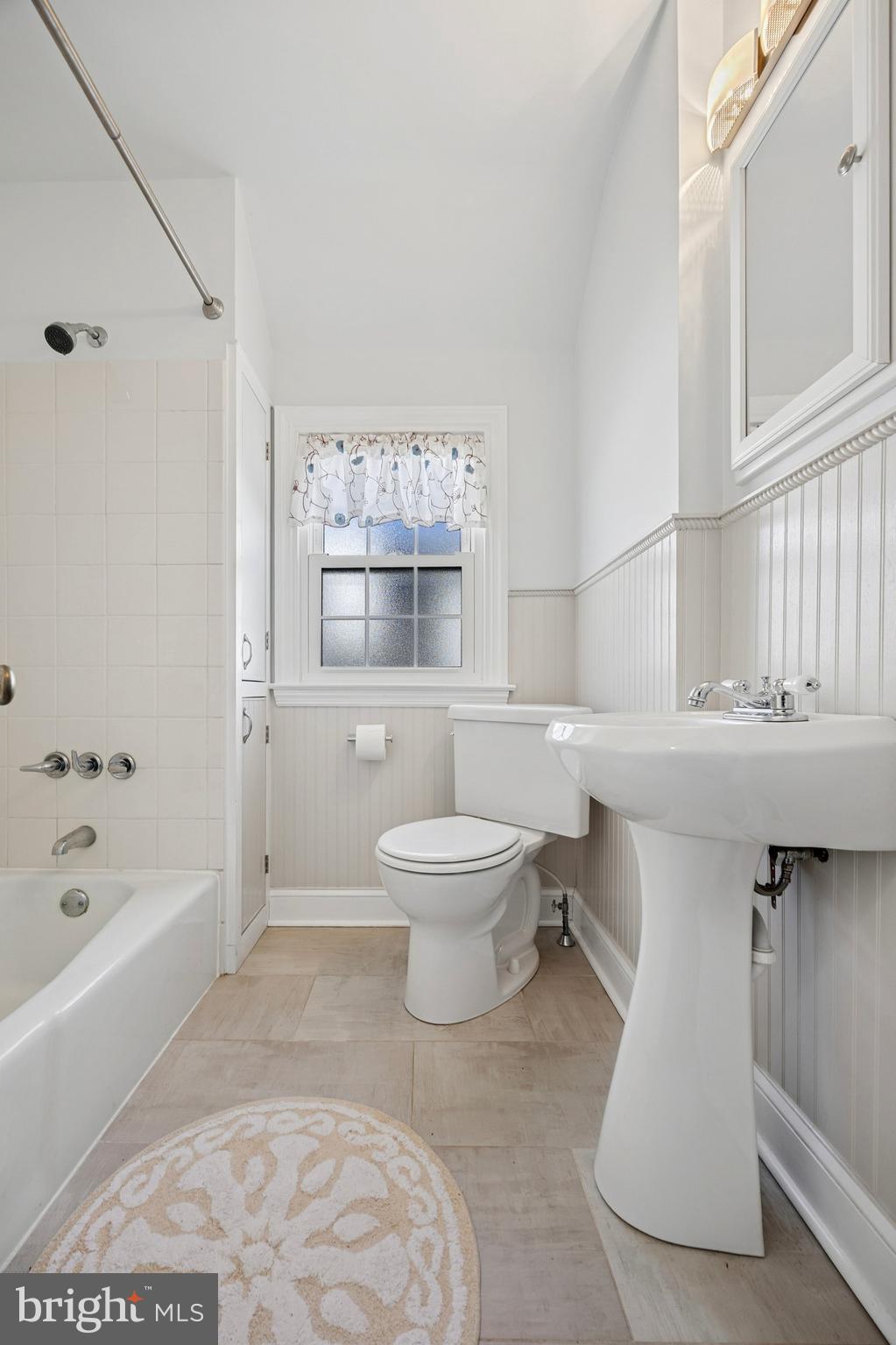 1155 Easton Road Abington, PA 19001 - Photo 24 of 35 a bathroom with a sink a toilet and a bathtub