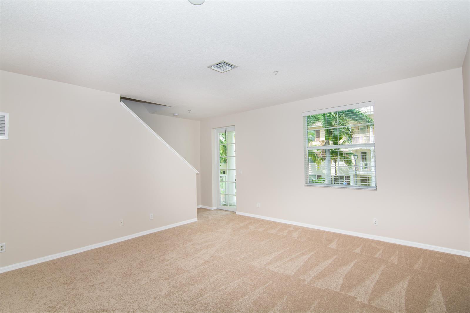 4340 Main Street Jupiter, FL 33458 - Photo 15 of 34 Dining/Living Area