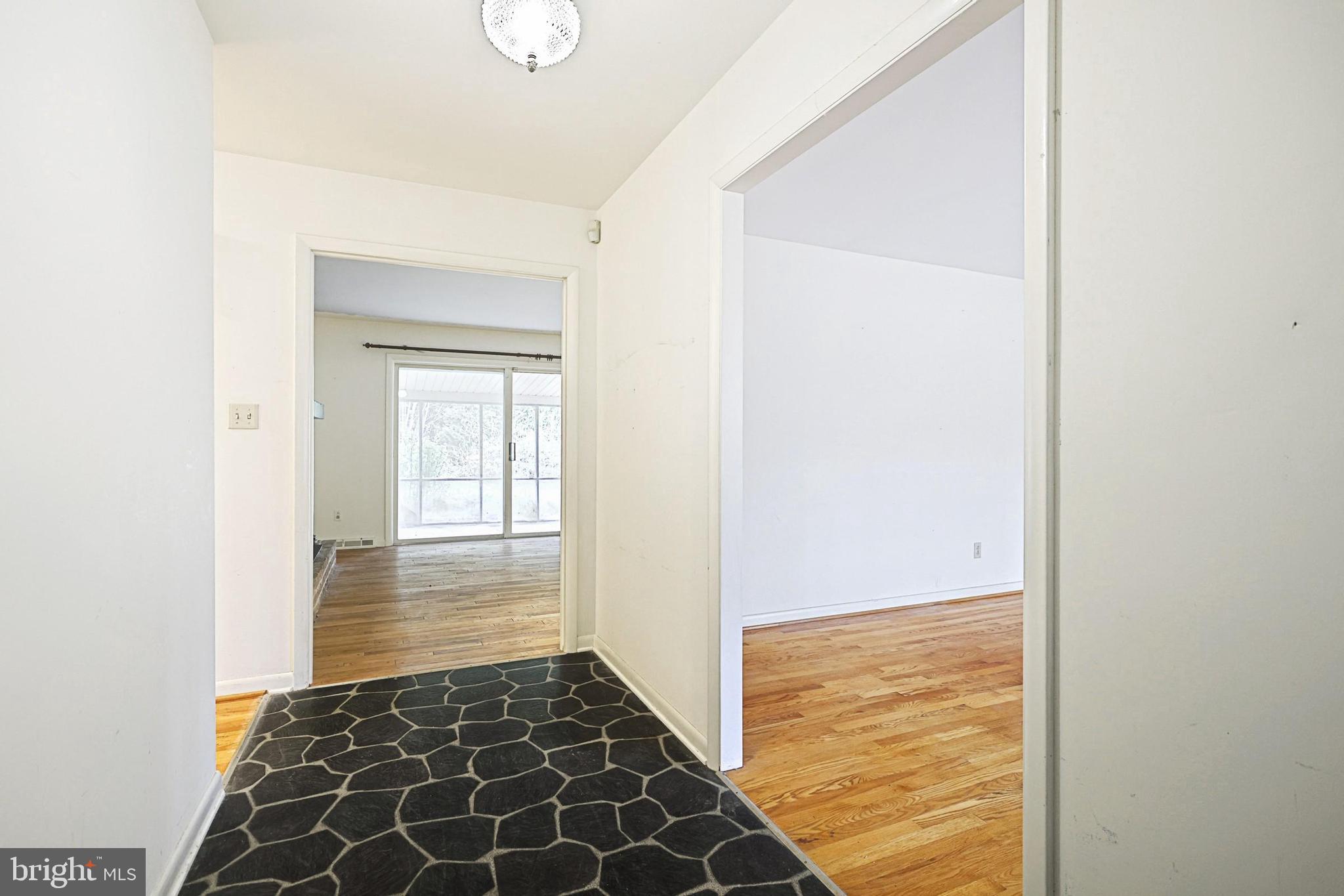 905 Plymouth Road York, PA 17402 - Photo 10 of 30 Gallery Image 10