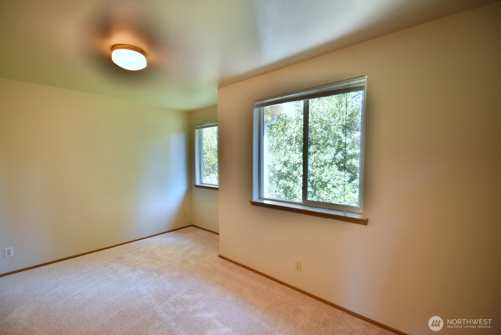 7616 200th Street Southwest, Unit 2 Edmonds, WA 98026 - Photo 10 of 12 an empty room with a window