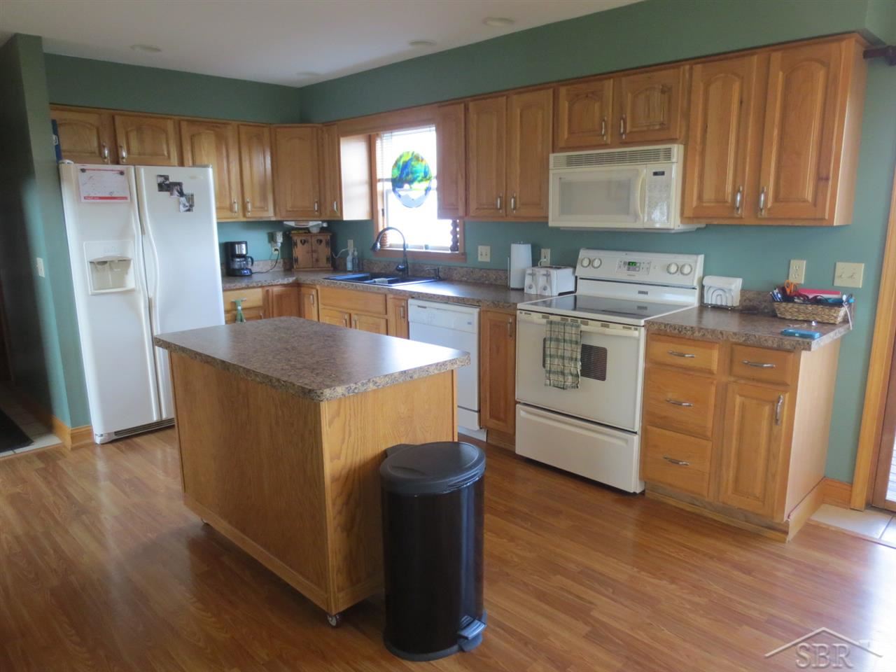 7425 7 Mile Road Freeland, MI 48623 - Photo 4 of 20 31207742-3.JPG