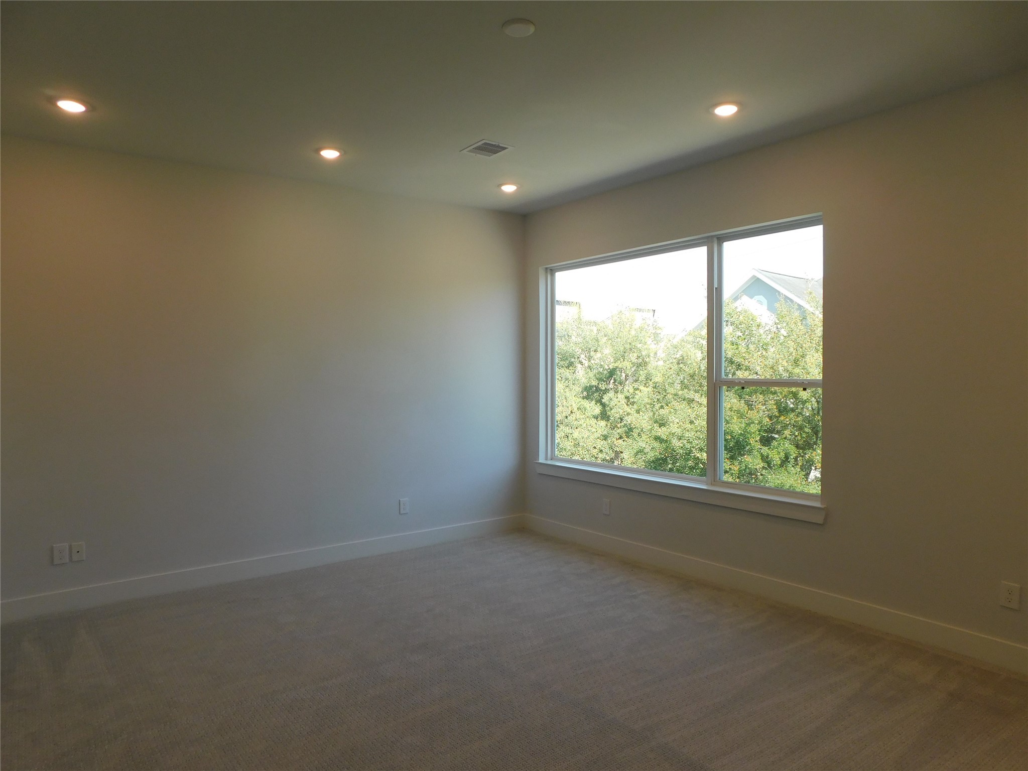 4223 Eli Street Houston, TX 77007 - Photo 12 of 46 an empty room with windows and city view