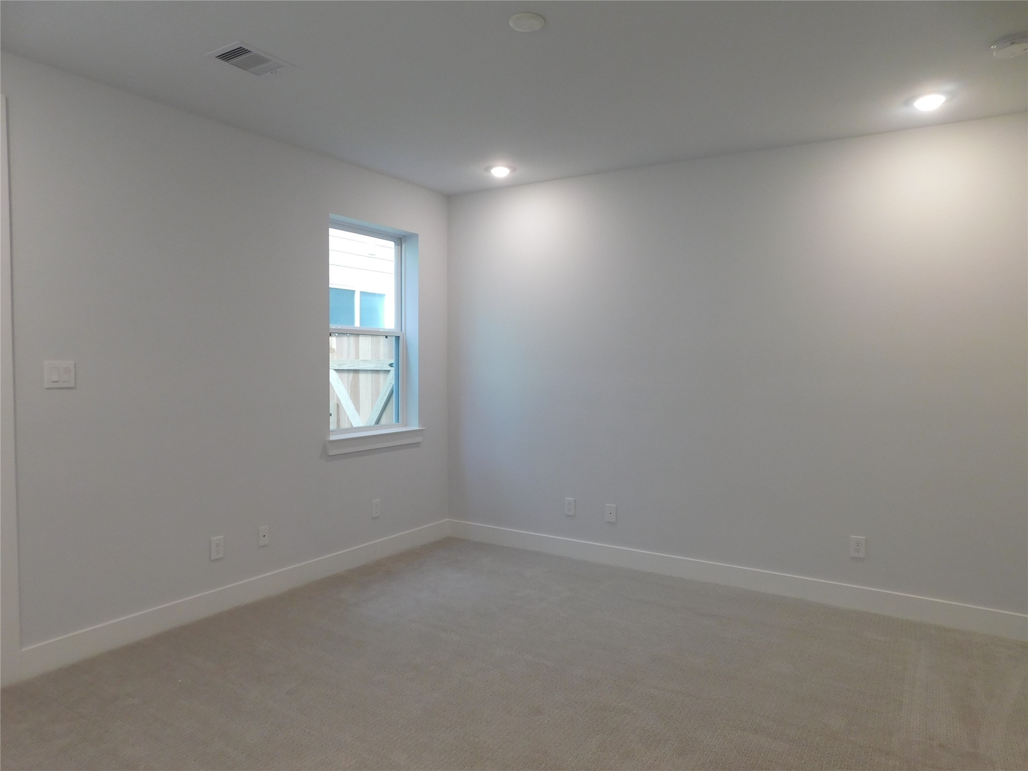 4223 Eli Street Houston, TX 77007 - Photo 14 of 46 an empty room with a window