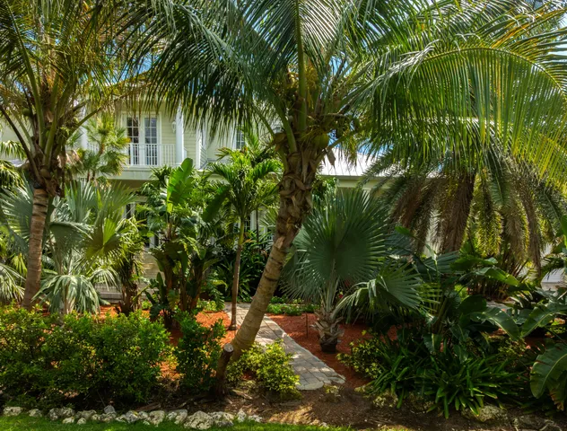 a view of entryway and hall