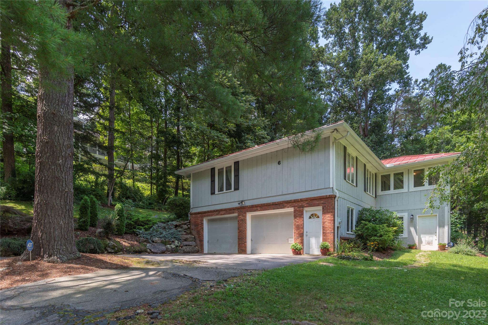 6 Cambridge Road Asheville, NC 28804 - Photo 31 of 35 front view of a house with a yard