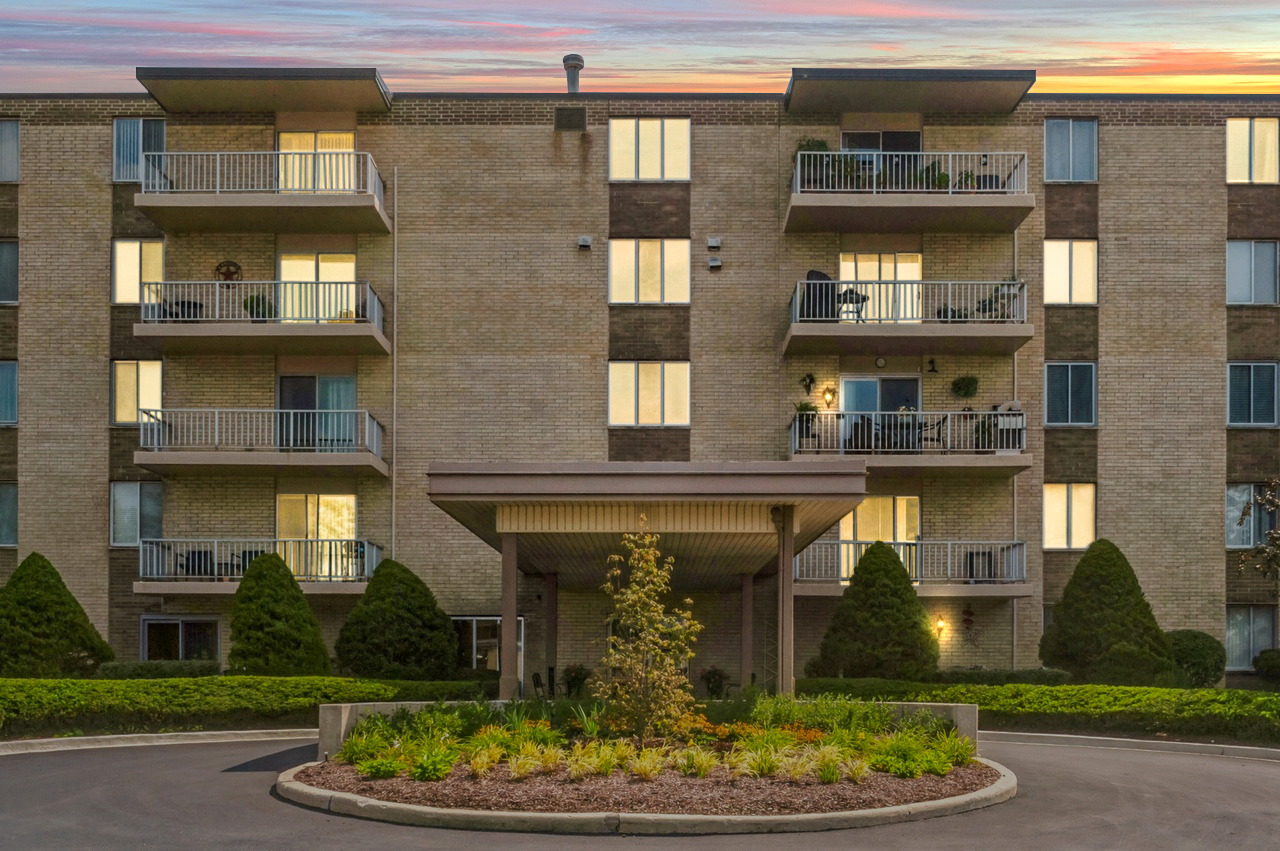 100 West Butterfield Road, Unit 102N Elmhurst, IL 60126 - Photo 2 of 9 Gallery Image 2