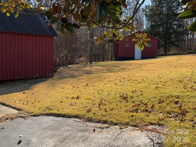 6496 Highway 221 Marion, NC 28752 - Photo 15 of 22