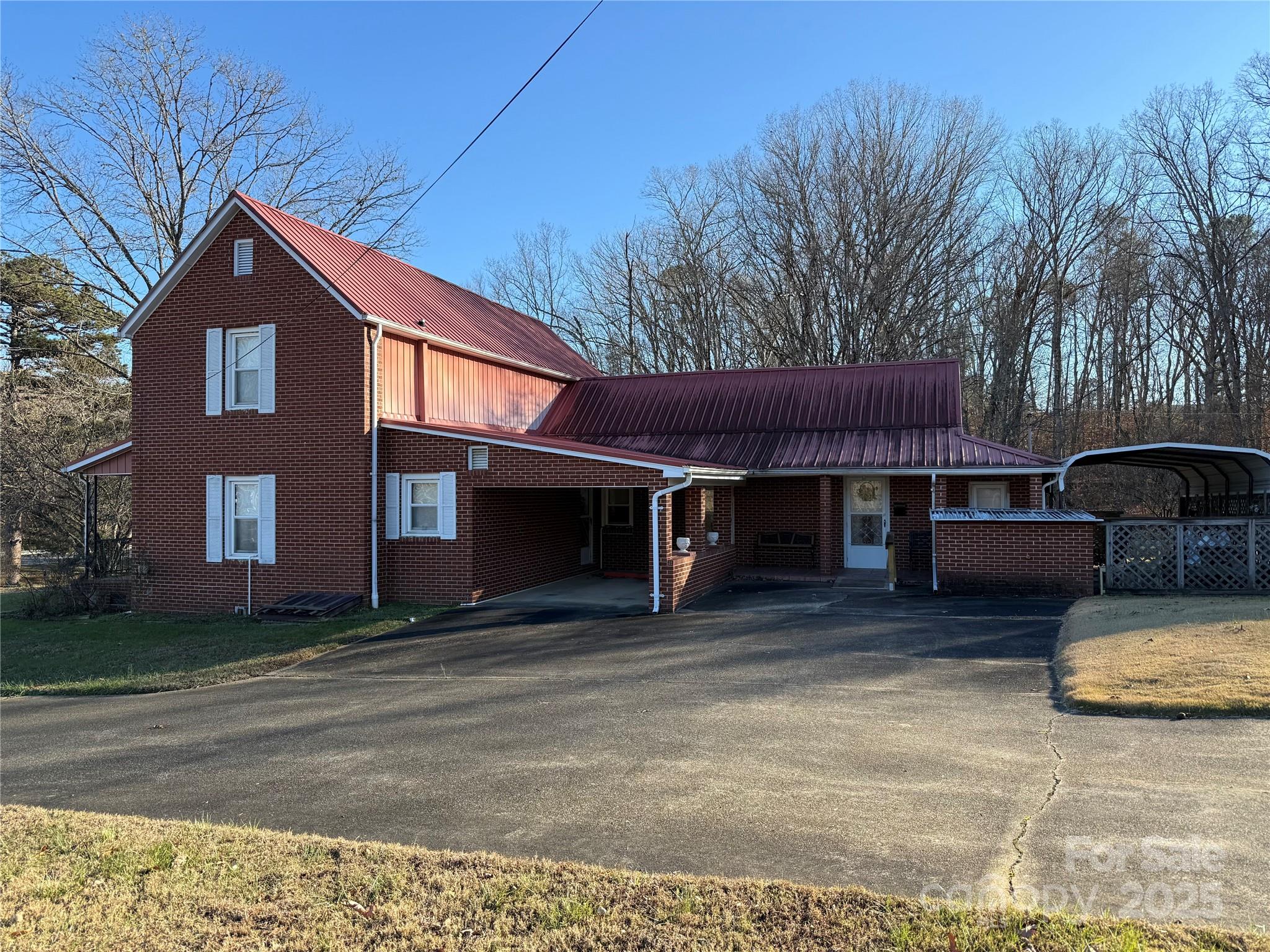 6496 Highway 221 Marion, NC 28752 - Photo 3 of 22