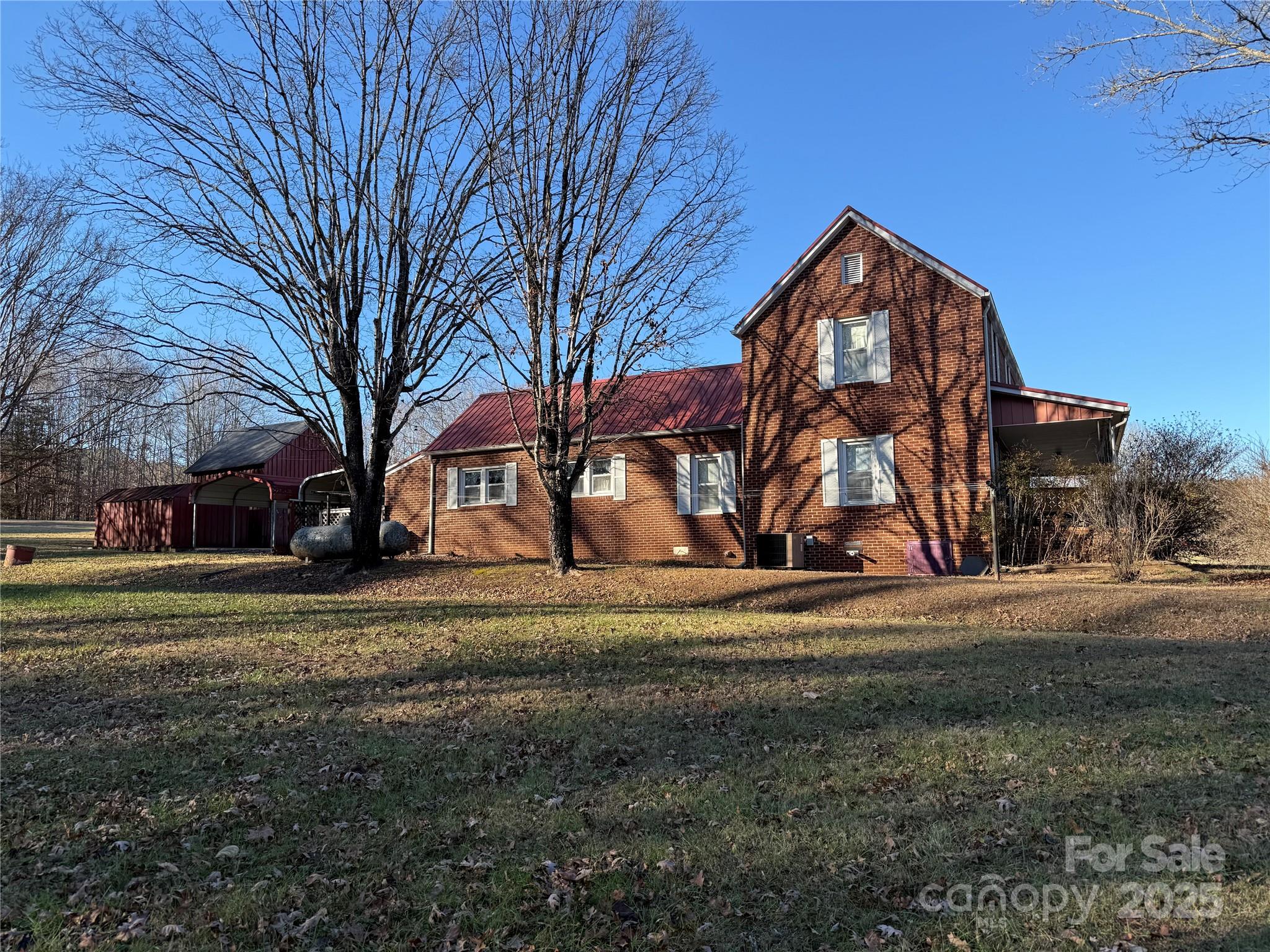 6496 Highway 221 Marion, NC 28752 - Photo 4 of 22
