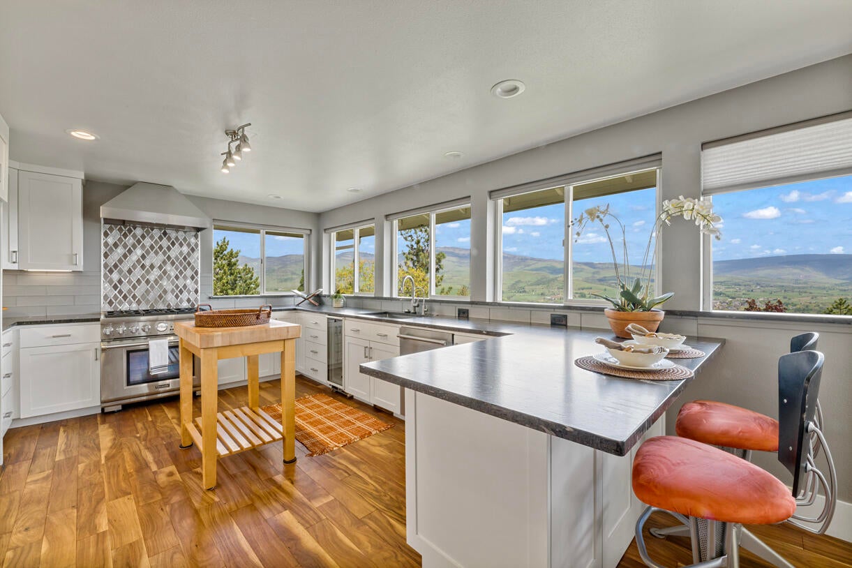 450 Wiley Street Ashland, OR 97520 - Photo 3 of 40 DSC_3247