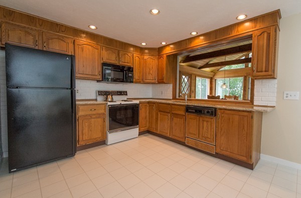 58 Countryside Road Grafton, MA 01536 - Photo 4 of 16 Gallery Image 4