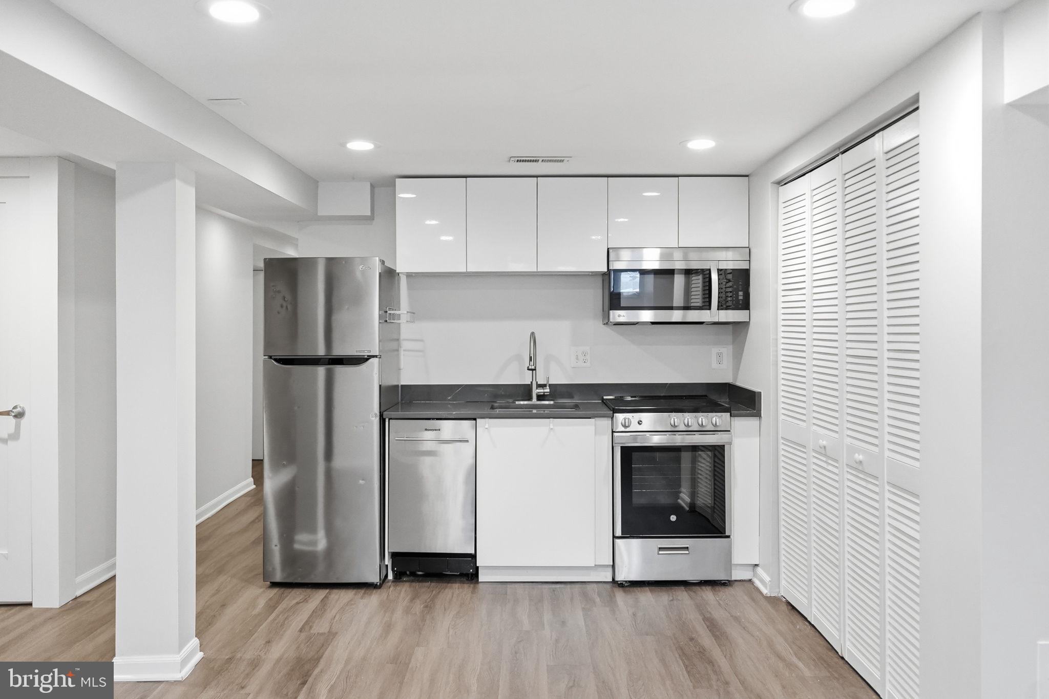 938 French Street Northwest Washington, DC 20001 - Photo 32 of 40