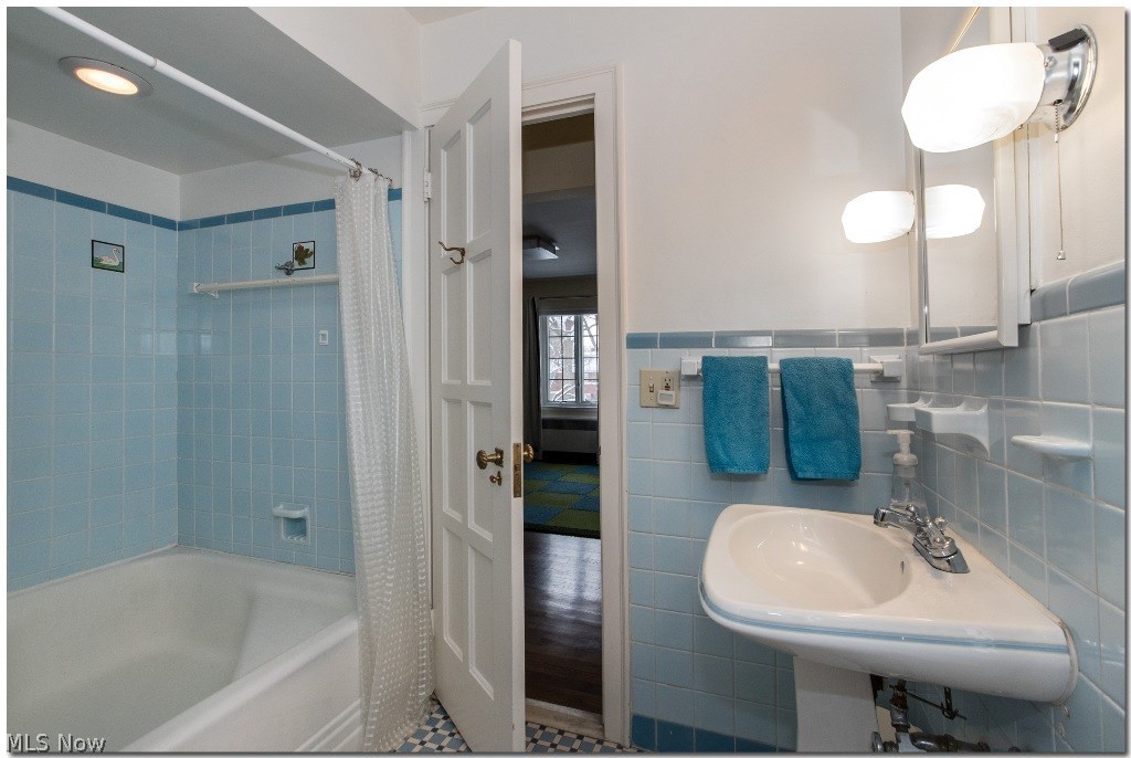 2891 Winthrop Road Cleveland, OH 44120 - Photo 24 of 35