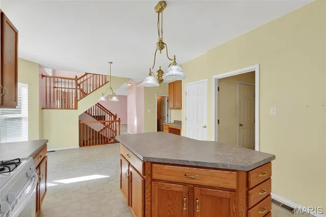 $304,900 | 154 Riverwood Park Drive, Florissant, MO 63031