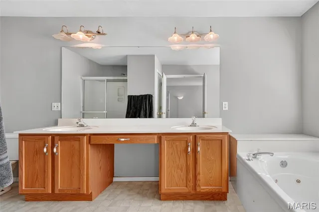 $304,900 | 154 Riverwood Park Drive, Florissant, MO 63031