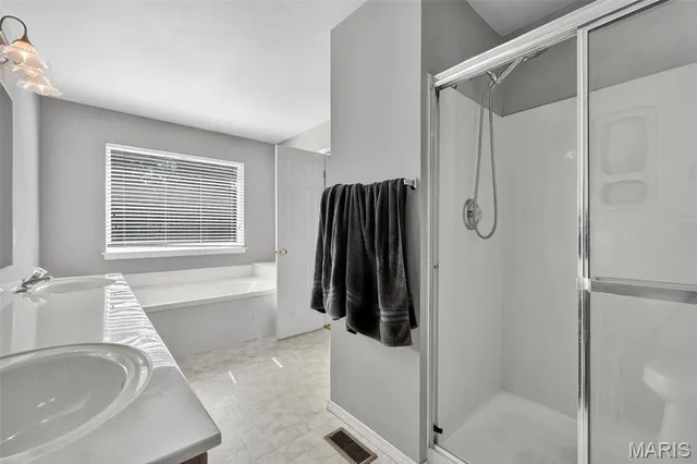 $304,900 | 154 Riverwood Park Drive, Florissant, MO 63031