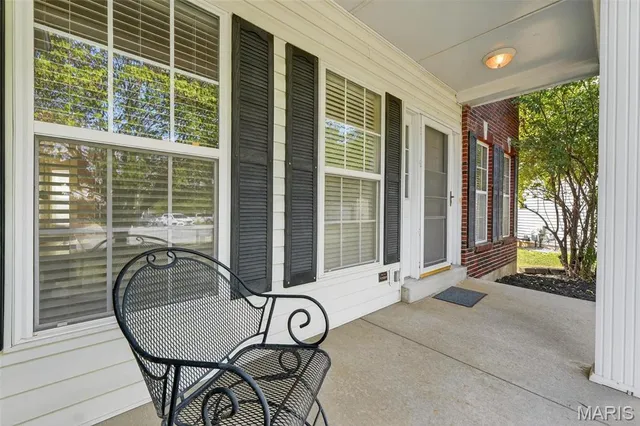 $304,900 | 154 Riverwood Park Drive, Florissant, MO 63031
