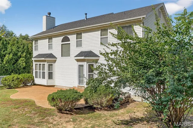 $304,900 | 154 Riverwood Park Drive, Florissant, MO 63031