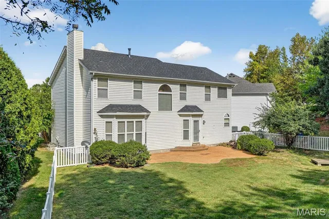 $304,900 | 154 Riverwood Park Drive, Florissant, MO 63031