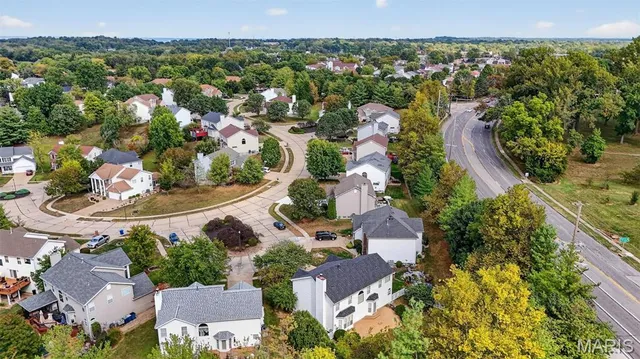 $304,900 | 154 Riverwood Park Drive, Florissant, MO 63031