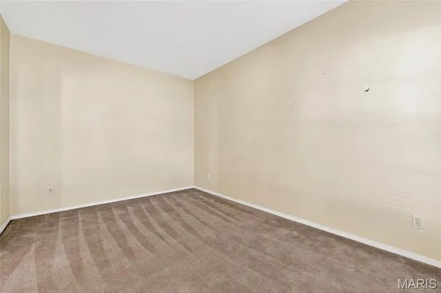 $304,900 | 154 Riverwood Park Drive, Florissant, MO 63031