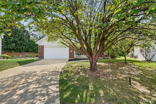 $304,900 | 154 Riverwood Park Drive, Florissant, MO 63031