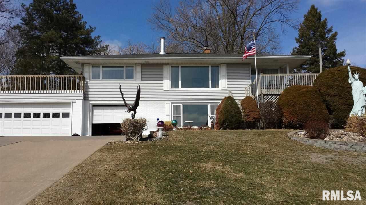 624 South Cody Road Le Claire, IA 52753 - Photo 2 of 9 Gallery Image 2