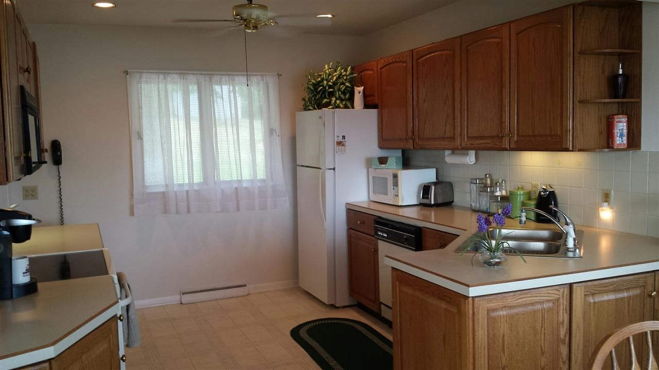 624 South Cody Road Le Claire, IA 52753 - Photo 4 of 9 Gallery Image 4