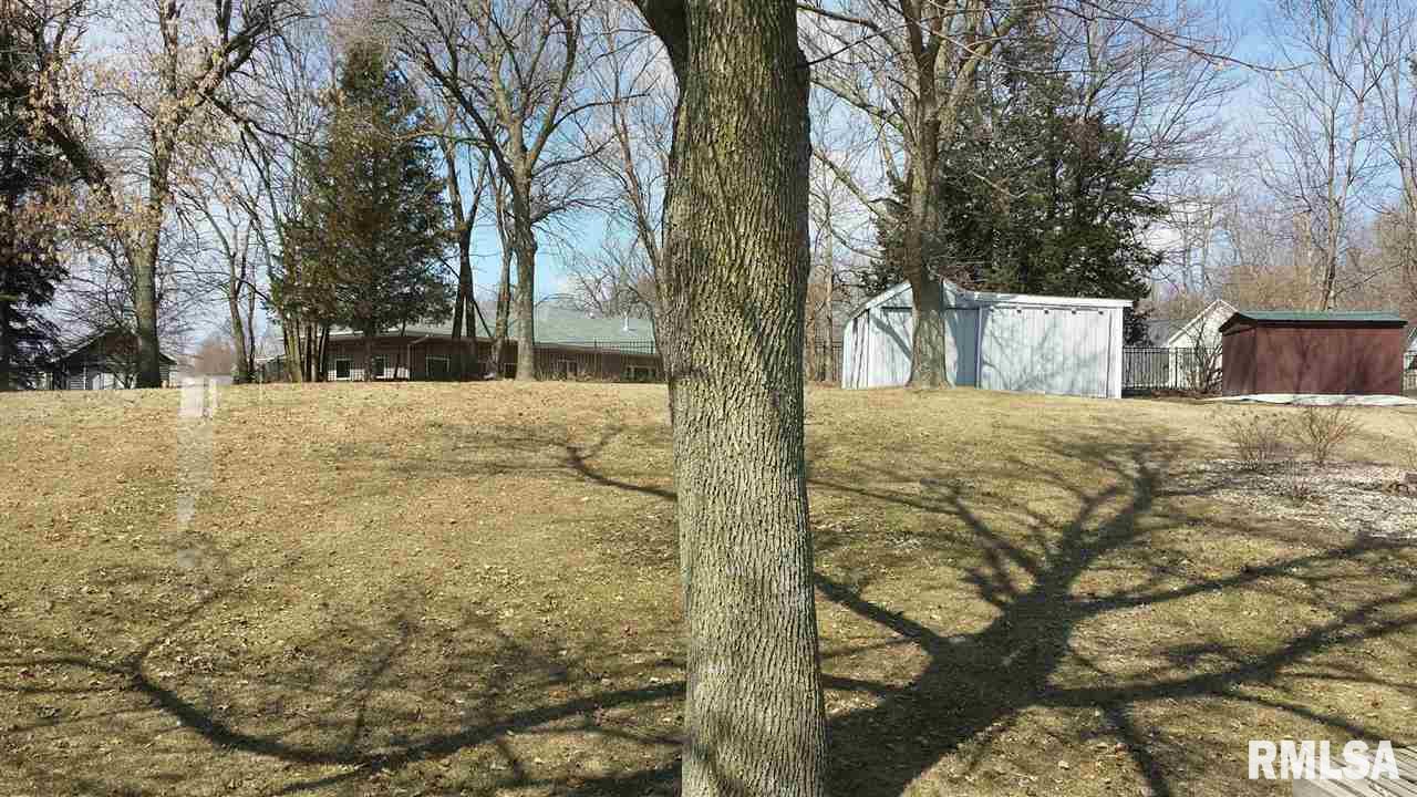 624 South Cody Road Le Claire, IA 52753 - Photo 7 of 9 Gallery Image 7