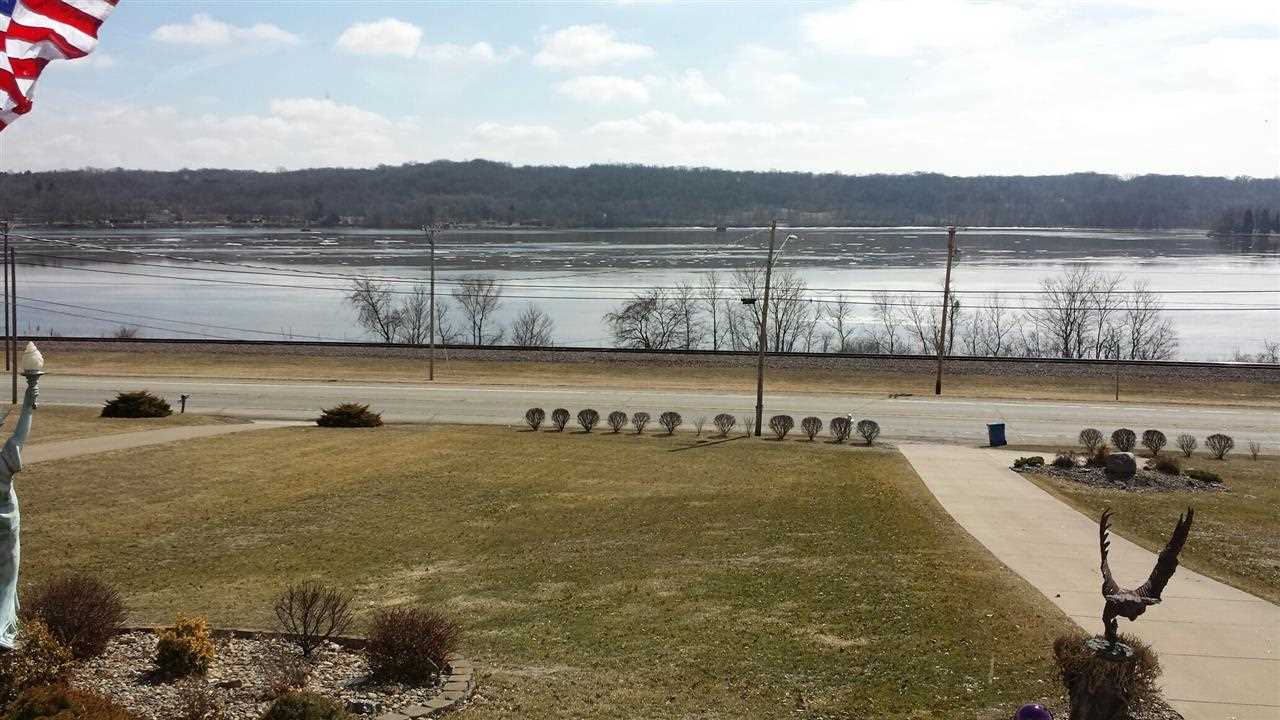 624 South Cody Road Le Claire, IA 52753 - Photo 8 of 9 Gallery Image 8